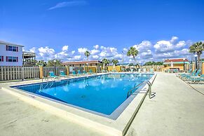 Sunny St Augustine Condo w/ Community Pool!