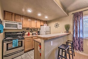 Condo w/ Community Pool - 2 Mi to Ruidoso Downs!