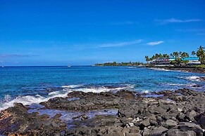 Kona Condo w/ View, Walk to Beach & Restaurants