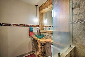 Kona Condo w/ View, Walk to Beach & Restaurants