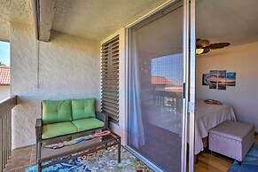 Kona Condo w/ View, Walk to Beach & Restaurants