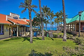 Kona Condo w/ View, Walk to Beach & Restaurants