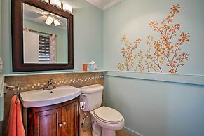 Kona Condo w/ View, Walk to Beach & Restaurants