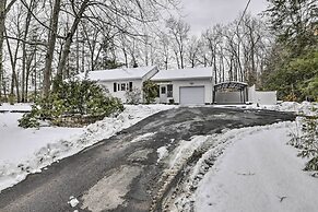 Hadley Vacation Rental 24 Mi to Springfield!