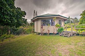 Hilo Couples Retreat ~ 6 Miles to Honoli'i Beach!