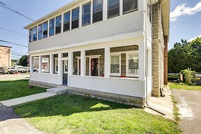 Charming Stoughton Apartment: 20 Mi to Boston