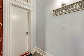Charming Stoughton Apartment: 20 Mi to Boston