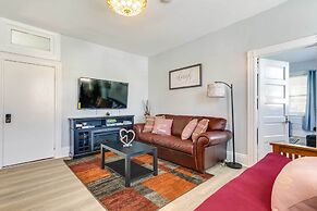 Charming Stoughton Apartment: 20 Mi to Boston