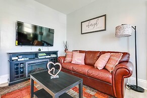 Charming Stoughton Apartment: 20 Mi to Boston