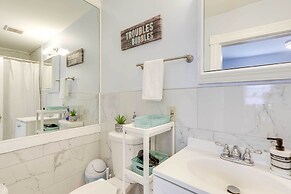 Charming Stoughton Apartment: 20 Mi to Boston