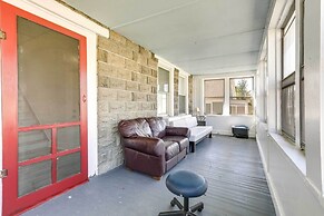 Charming Stoughton Apartment: 20 Mi to Boston