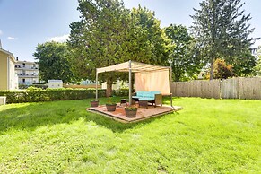 Charming Stoughton Apartment: 20 Mi to Boston