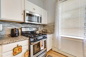 Charming Stoughton Apartment: 20 Mi to Boston