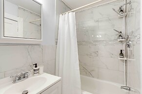 Charming Stoughton Apartment: 20 Mi to Boston