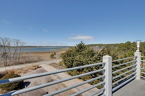 Wellfleet Home w/ Deck, Bay Views & Kayaks