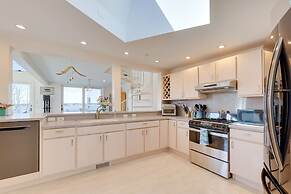 Wellfleet Home w/ Deck, Bay Views & Kayaks
