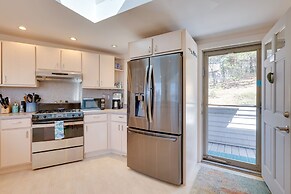 Wellfleet Home w/ Deck, Bay Views & Kayaks