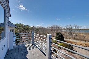 Wellfleet Home w/ Deck, Bay Views & Kayaks