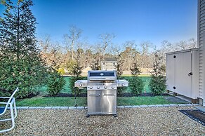 Modern Apt Near Martha's Vineyard Beaches!