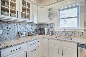 Modern Apt Near Martha's Vineyard Beaches!