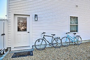 Modern Apt Near Martha's Vineyard Beaches!