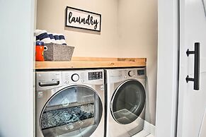 Modern Apt Near Martha's Vineyard Beaches!