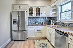 Modern Apt Near Martha's Vineyard Beaches!