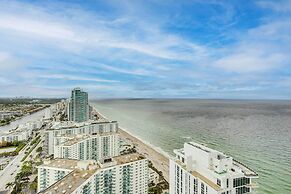 Luxe Hollywood Condo: Resort Perks + Beach Access!