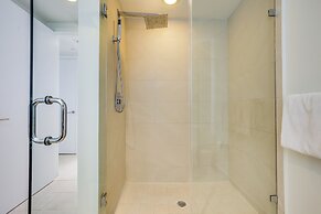 Luxe Hollywood Condo: Resort Perks + Beach Access!