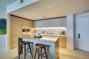 Luxe Hollywood Condo: Resort Perks + Beach Access!