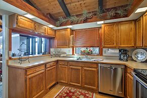 11 Mi to Palisades Tahoe: Lakefront Home w/ View!