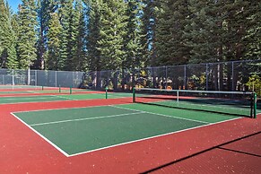 11 Mi to Palisades Tahoe: Lakefront Home w/ View!