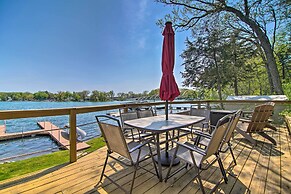 Serene Lakefront Escape: Boat Dock & Grill!