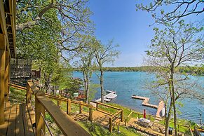 Serene Lakefront Escape: Boat Dock & Grill!