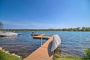 Serene Lakefront Escape: Boat Dock & Grill!