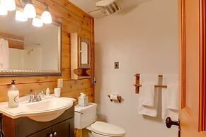 2 Mi to Northstar Resort: Idyllic Cabin w/ Shuttle