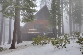 2 Mi to Northstar Resort: Idyllic Cabin w/ Shuttle