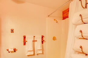 2 Mi to Northstar Resort: Idyllic Cabin w/ Shuttle