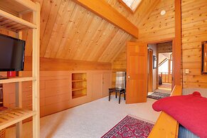2 Mi to Northstar Resort: Idyllic Cabin w/ Shuttle