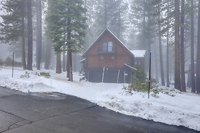2 Mi to Northstar Resort: Idyllic Cabin w/ Shuttle