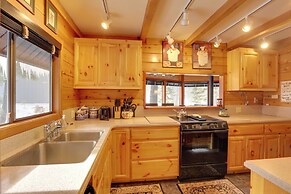 2 Mi to Northstar Resort: Idyllic Cabin w/ Shuttle