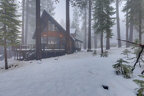 2 Mi to Northstar Resort: Idyllic Cabin w/ Shuttle