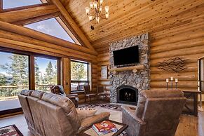 Luxe Breck Log Cabin w/ Hot Tub, Bar & Views!