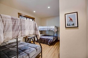 Luxe Breck Log Cabin w/ Hot Tub, Bar & Views!