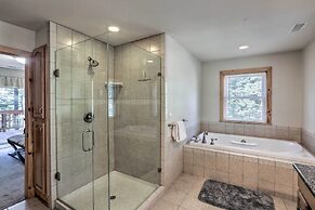 Carnelian Bay Home w/ Hot Tub Near Tahoe Skiing