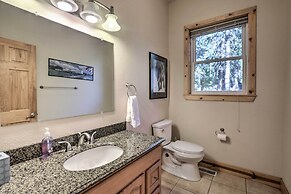 Carnelian Bay Home w/ Hot Tub Near Tahoe Skiing