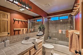 Tahoe Donner Mountain Cabin: Surrounded by Forest!