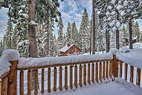 Tahoe Donner Mountain Cabin: Surrounded by Forest!