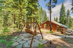 Tahoe Donner Mountain Cabin: Surrounded by Forest!