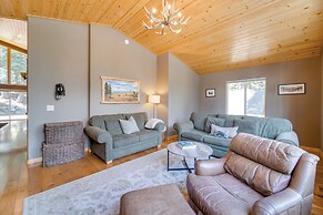 Tahoe Donner Mountain Cabin: Surrounded by Forest!